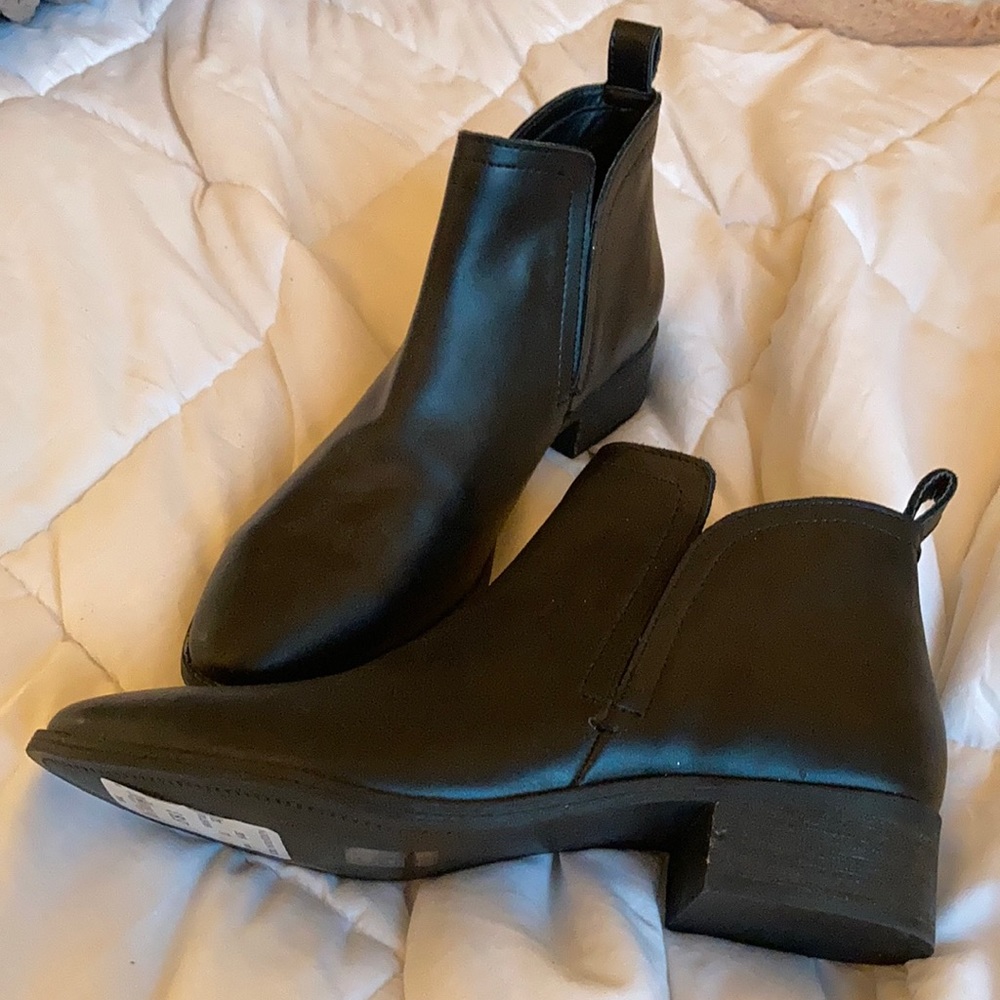 Dolce Vita Women’s 11 black leather boots NWT